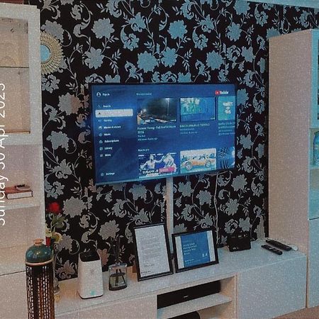 Lovely 2 Bed Flat/Apt In East London- Nice Estate. Dagenham Esterno foto