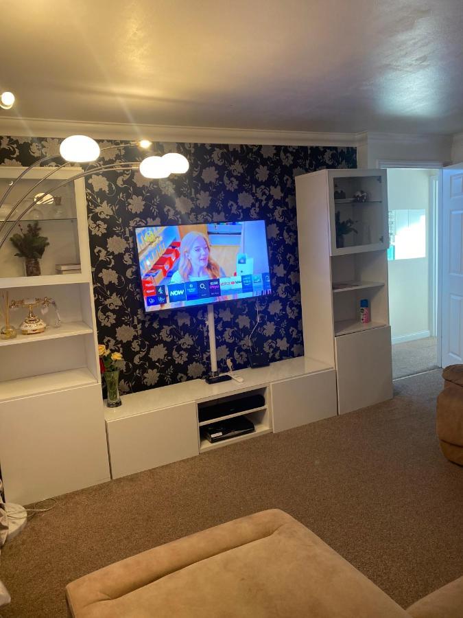Lovely 2 Bed Flat/Apt In East London- Nice Estate. Dagenham Esterno foto
