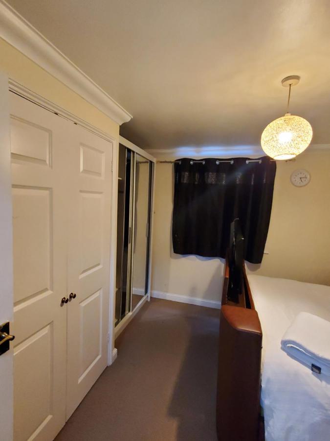 Lovely 2 Bed Flat/Apt In East London- Nice Estate. Dagenham Esterno foto