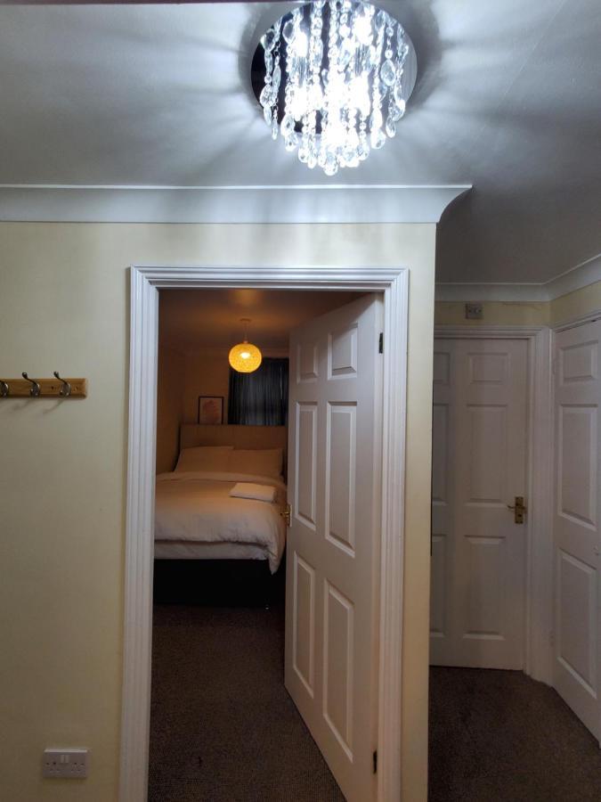 Lovely 2 Bed Flat/Apt In East London- Nice Estate. Dagenham Esterno foto