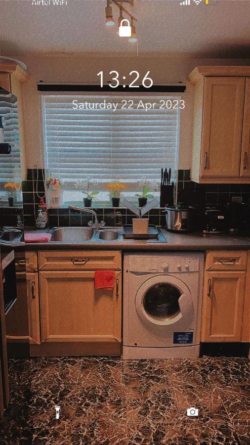 Lovely 2 Bed Flat/Apt In East London- Nice Estate. Dagenham Esterno foto