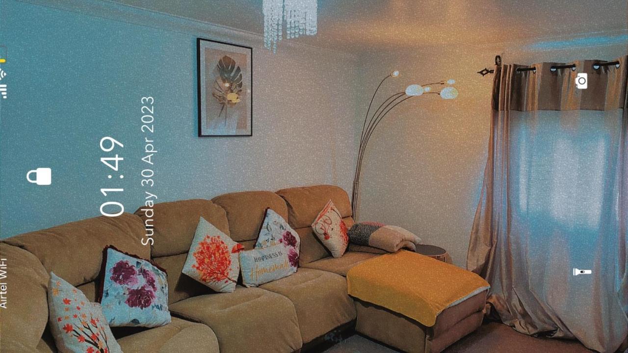 Lovely 2 Bed Flat/Apt In East London- Nice Estate. Dagenham Esterno foto