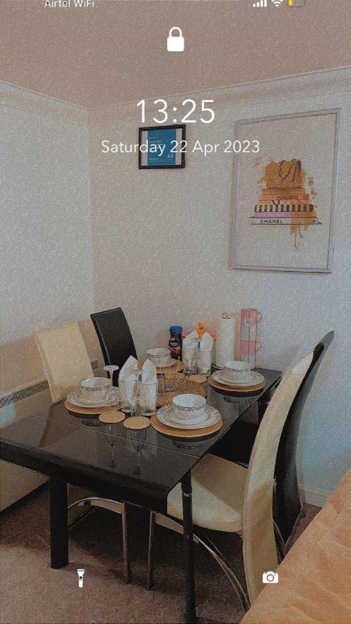Lovely 2 Bed Flat/Apt In East London- Nice Estate. Dagenham Esterno foto