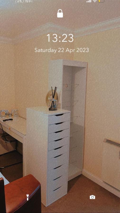Lovely 2 Bed Flat/Apt In East London- Nice Estate. Dagenham Esterno foto