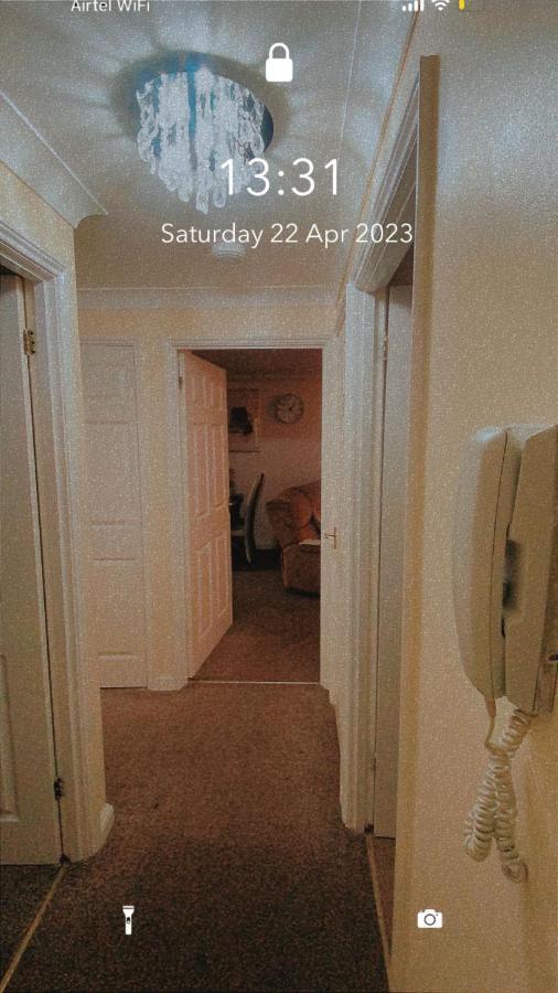 Lovely 2 Bed Flat/Apt In East London- Nice Estate. Dagenham Esterno foto