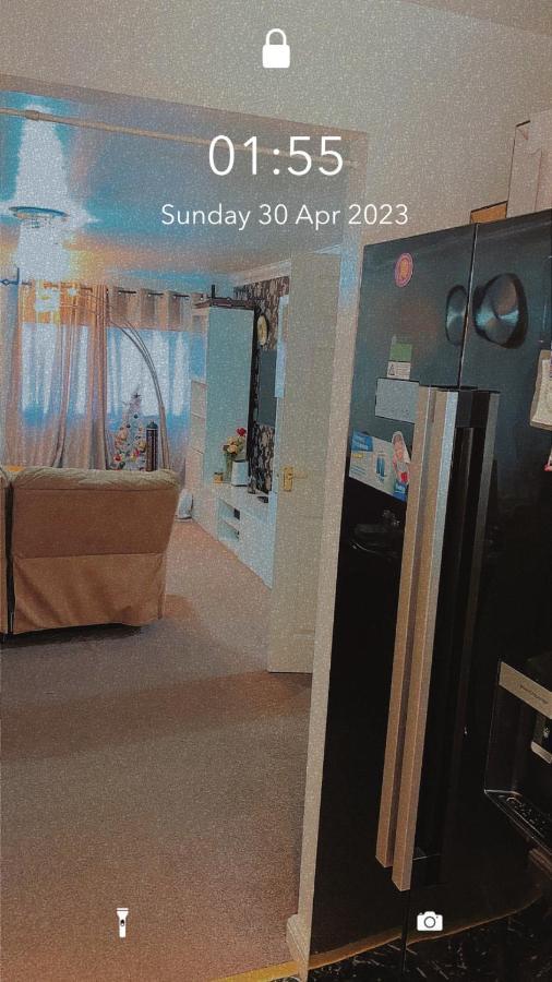 Lovely 2 Bed Flat/Apt In East London- Nice Estate. Dagenham Esterno foto
