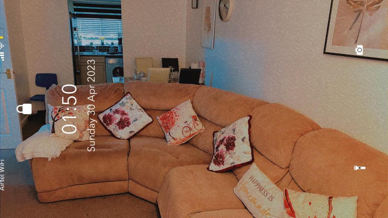 Lovely 2 Bed Flat/Apt In East London- Nice Estate. Dagenham Esterno foto